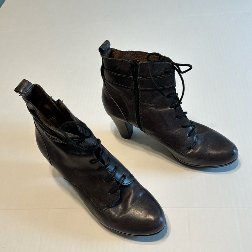 Wonders Women’s Leather Bootie Heels
